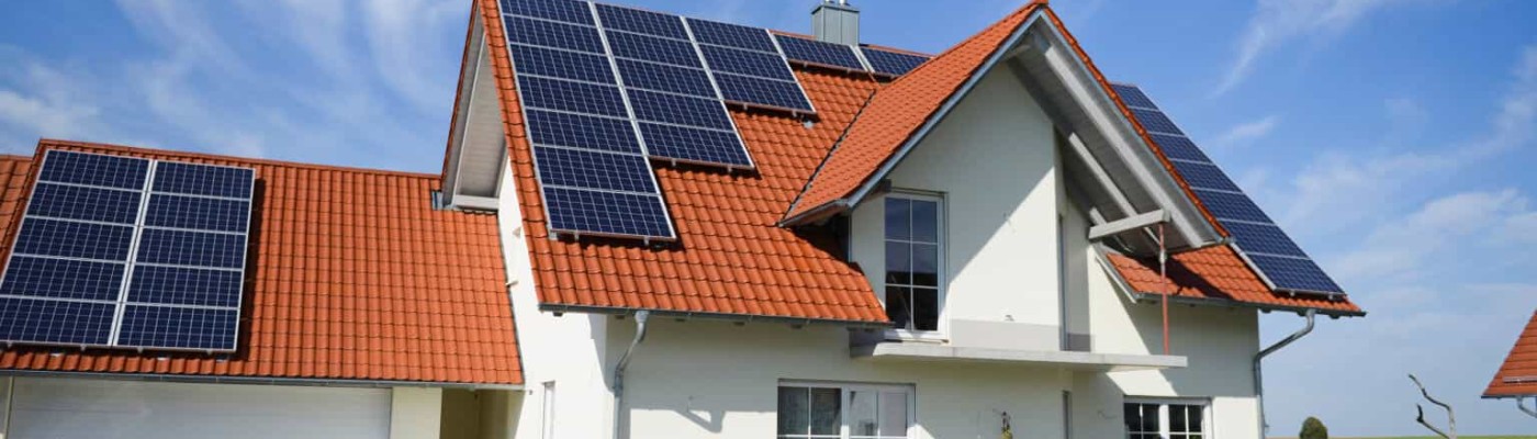 Cum să îți monitorizezi și gestionezi consumul de energie solară pentru eficiență maximă