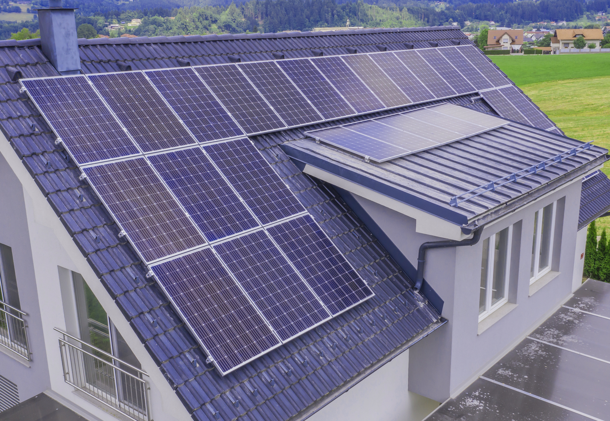 Cum să menții un sistem fotovoltaic eficient pe termen lung?